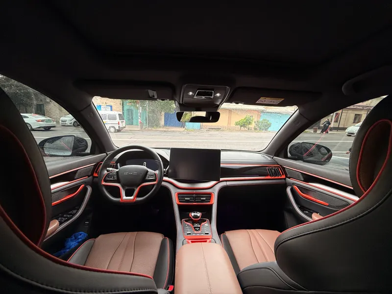 BYD Song Plus DM-i AWD Signature — фото 1