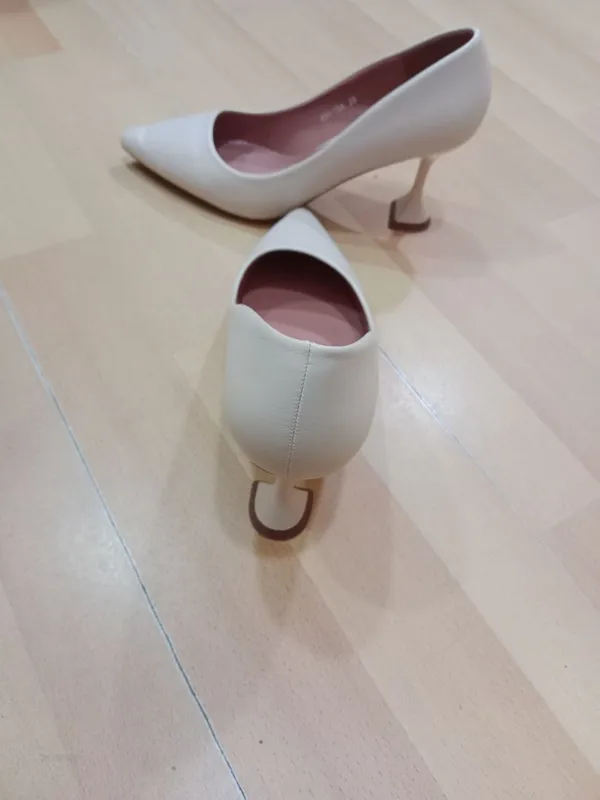 Продам женские туфли