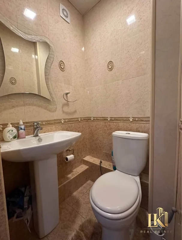 Продаётся 3-комнатная квартира 74 м² в кирпичном доме 10