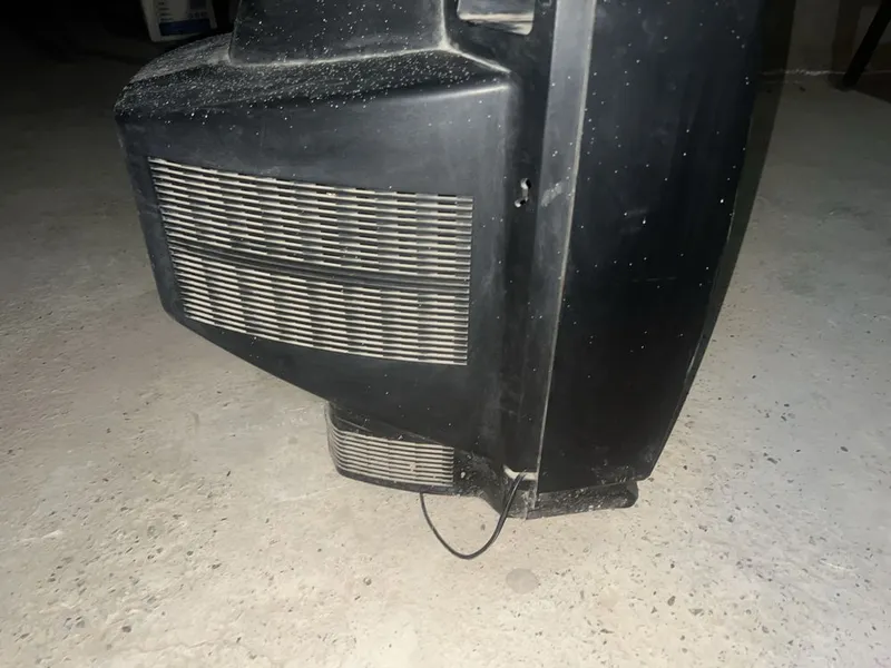 LG televizor sotiladi 4