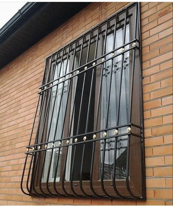 Darvoza, oyna uchun panjaralar zinalar uchun panjaralar
