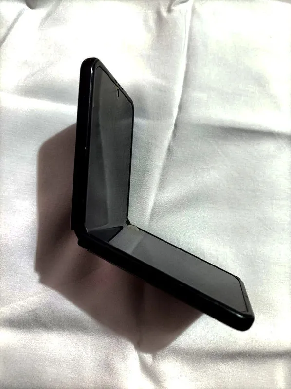 Samsung Galaxy Z flip 3 — фото 5