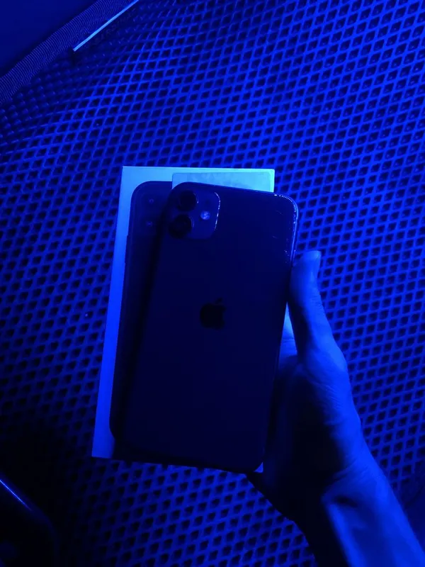 Iphone 11 в хорошеем состаяниии с каробка документами 2