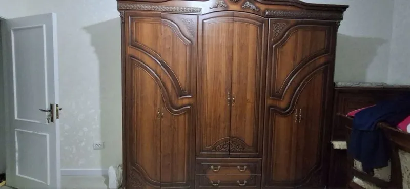 Продается Шкаф спальный 1 Продается Шкаф спальный 1