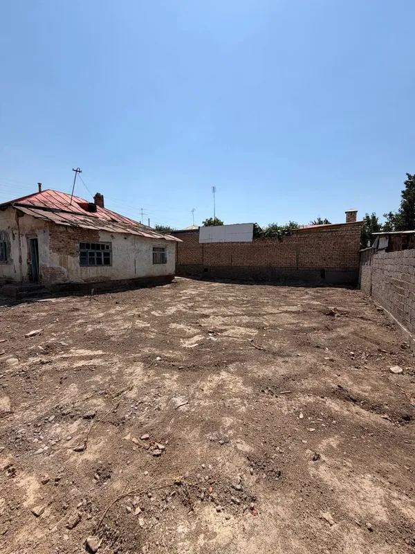 Прадаётся 4х Дом Джалаере 2 линя от дороги квадратный участок 3 Прадаётся 4х Дом Джалаере 2 линя от дороги квадратный участок 3