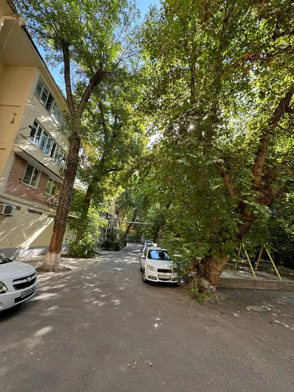 Продаётся уютная 3-комнатная квартира с ремонтом, гаражом и кладовым помещением в подвале 5 Продаётся уютная 3-комнатная квартира с ремонтом, гаражом и кладовым помещением в подвале 5