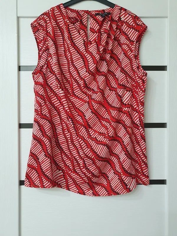 Передаются новые кофты из Германии. Размеры 44-46. Привезли из Герман