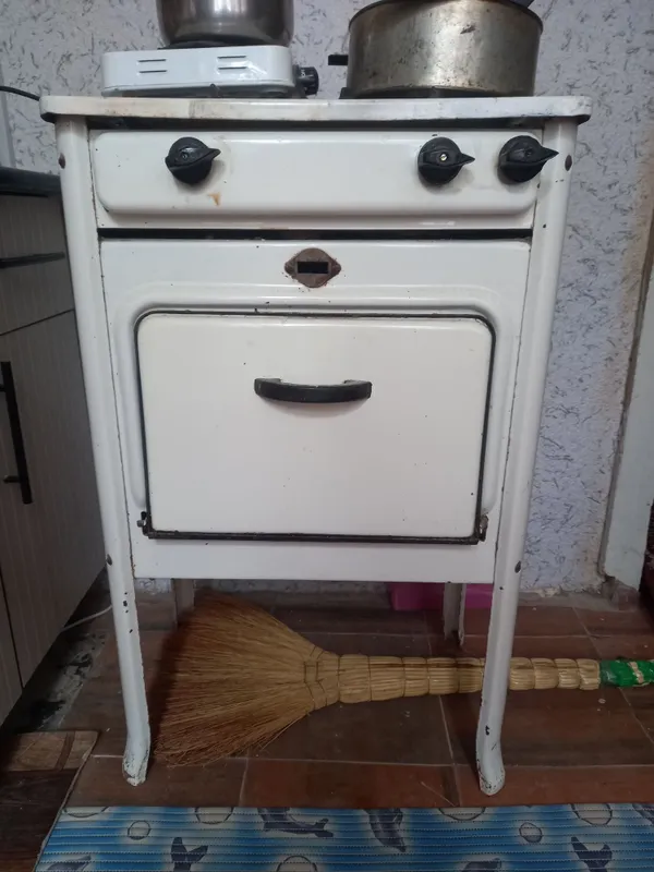 Продаётся газовая плита.