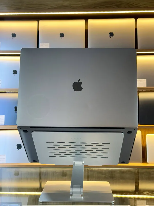 MacBook Pro (2019) 2 MacBook Pro (2019) 2