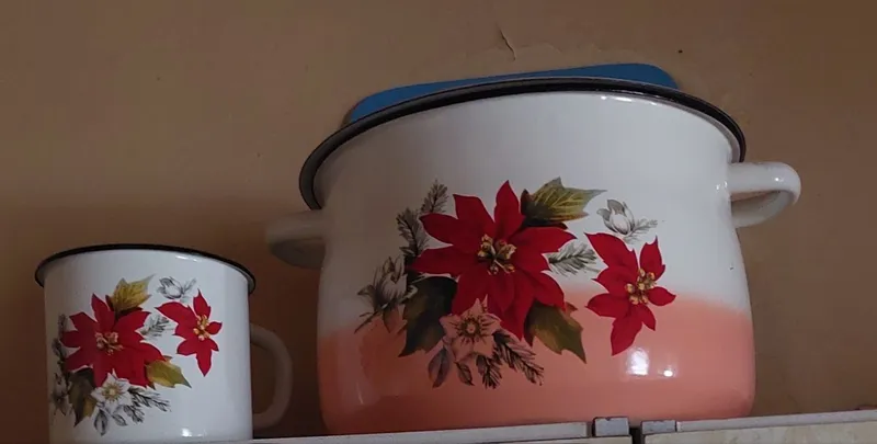 Кастрюля эмалированная