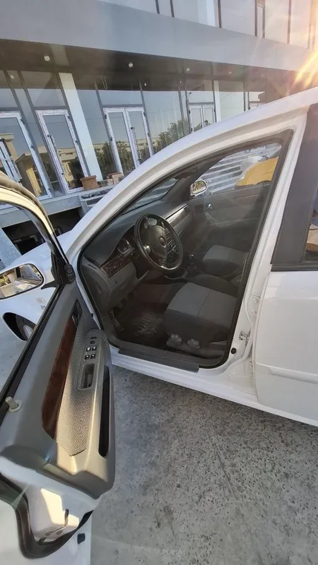 Продается Chevrolet Lacetti 2-позиция 4
