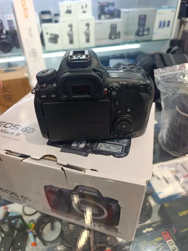 Фотоаппарат Canon EOS 6D Mark 2 — фото 2
