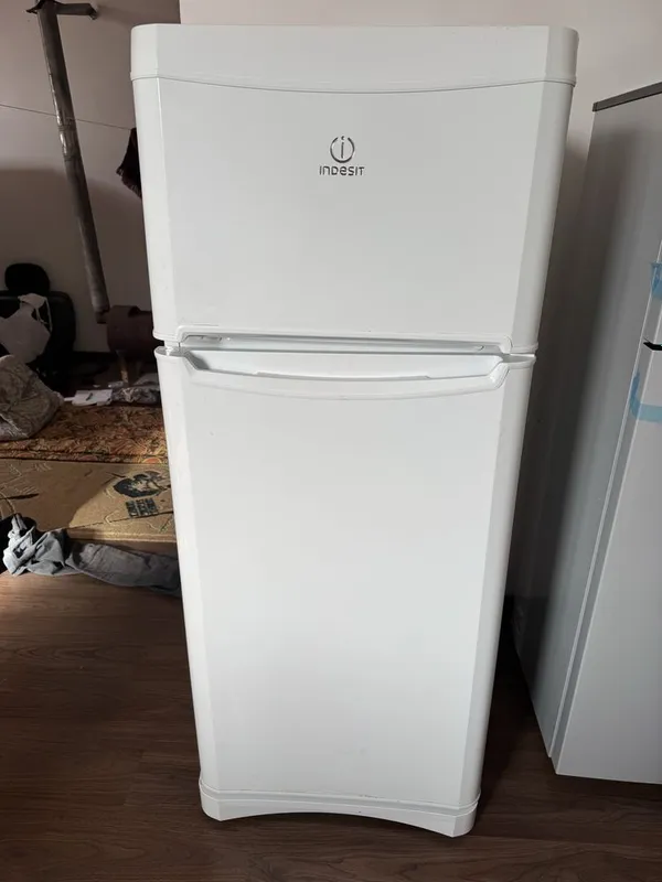 Холодильник Indesit