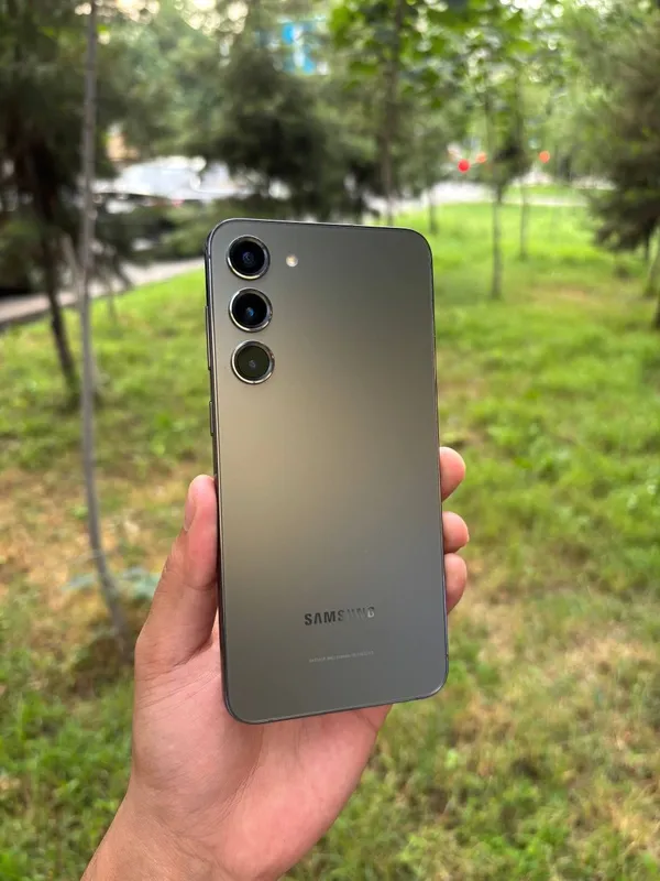 SAMSUNG S23 plus