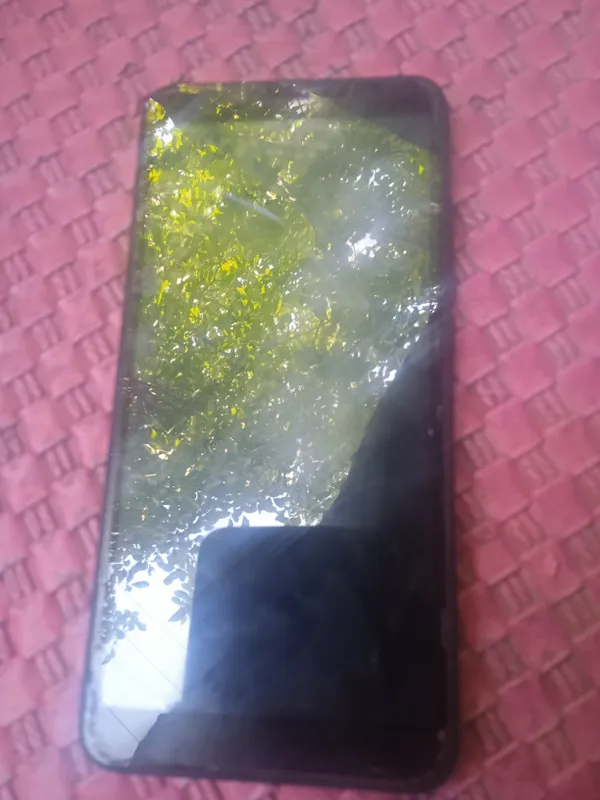 redmi 6 sakrab singan va dogʻi bor ishlashlari zor 1