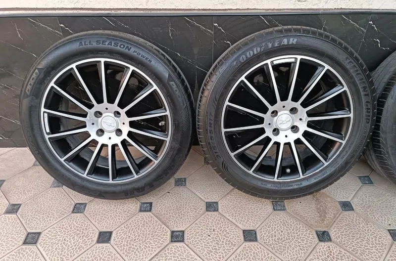 Шины на дисках в стиле Mercedes для Cobalt, 215/55 R17, в хорошем состоянии 3