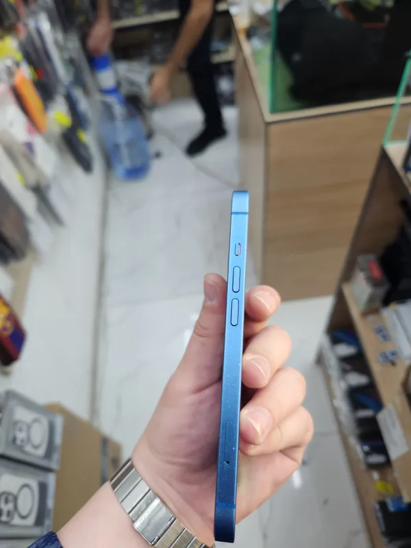 IP 13 BLUE 128GB 4 IP 13 BLUE 128GB 4