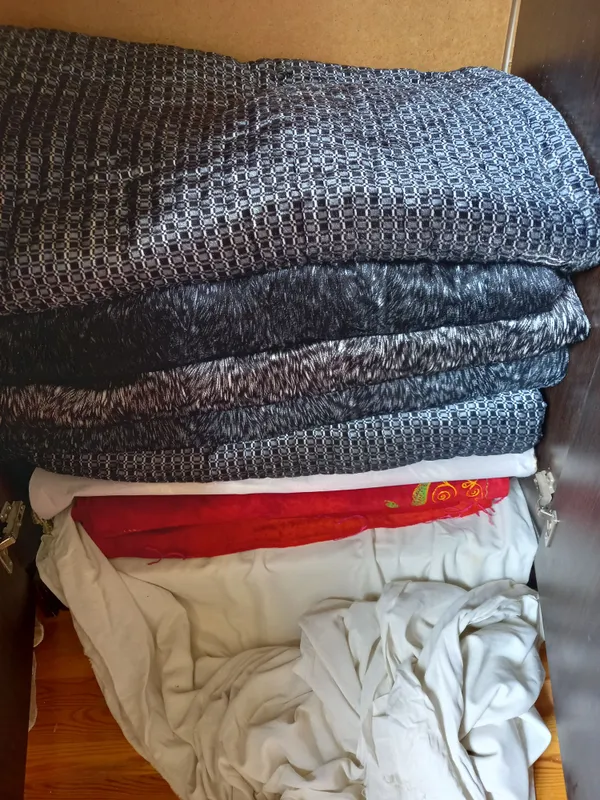 Choponlar Stol Stular va Servant