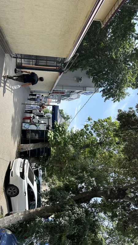 Фарғона шахар марказида фоодтрак ижарага берилади яхши жойда жойлашган — фото 4