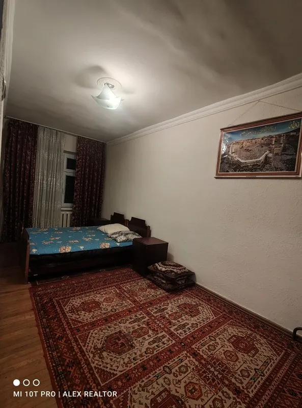Продам 3х ком кв Спутник 4 кирпич 77 серия Метро Чинар рядом Ярмарка — фото 1