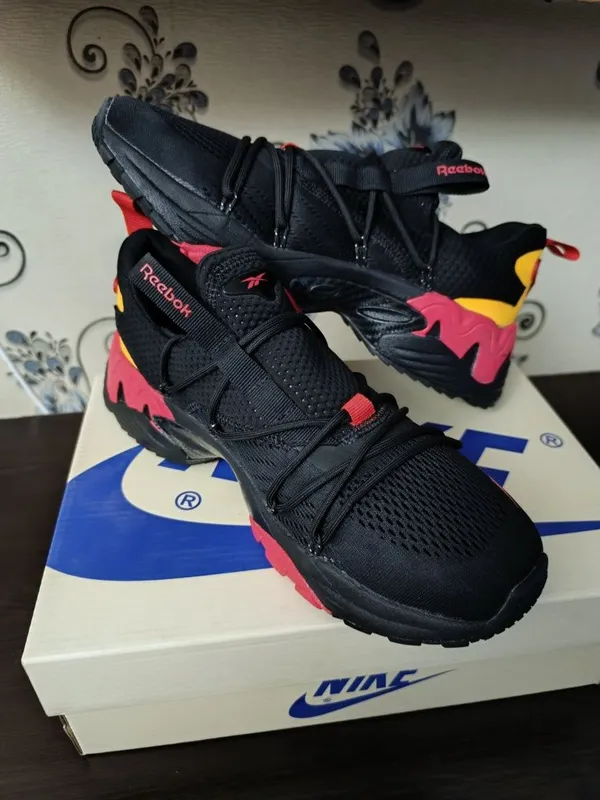 Кроссовки REEBOK 43 размер 1 Кроссовки REEBOK 43 размер 1