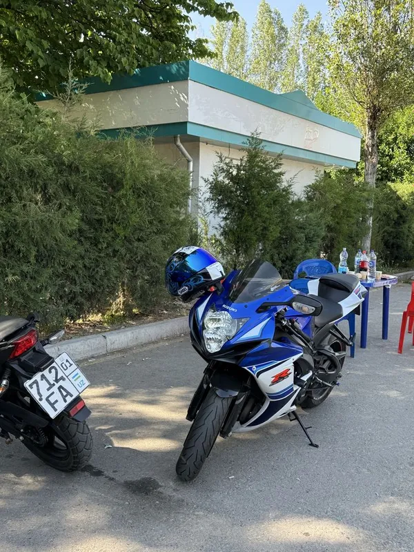 Продается мотоцикл Suzuki gsxr 600 6 Продается мотоцикл Suzuki gsxr 600 6