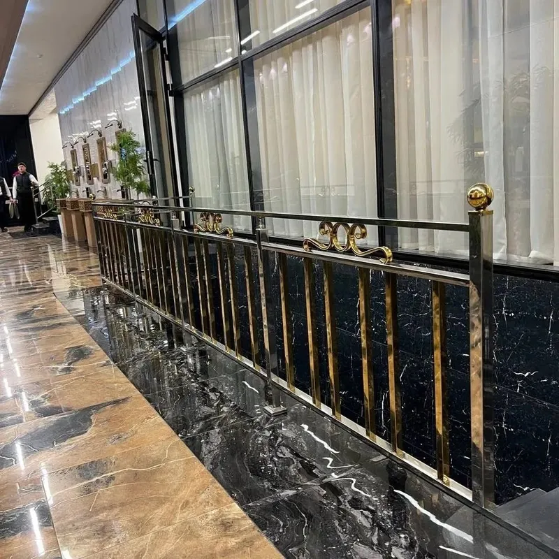 Zanglamaydigan po‘latdan panjaralar. Lek sanli va shisha soyabonlar. 3 Zanglamaydigan po‘latdan panjaralar. Lek sanli va shisha soyabonlar. 3
