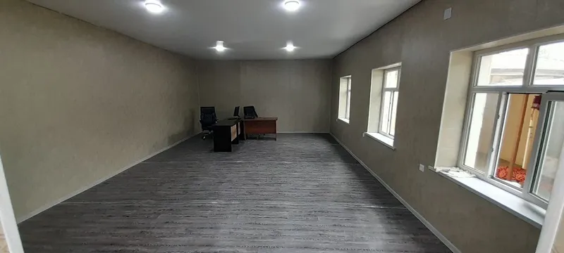 Эски атс биноси сотилади. Атрофида куп каватли домлар жйлашган. 3 Эски атс биноси сотилади. Атрофида куп каватли домлар жйлашган. 3