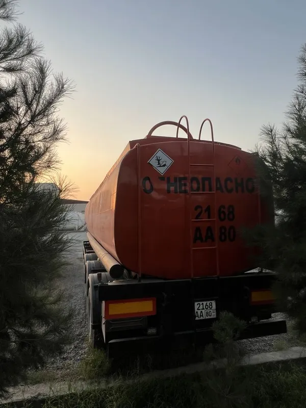 Бензовоз полуприцеп Цистерна 4 Бензовоз полуприцеп Цистерна 4