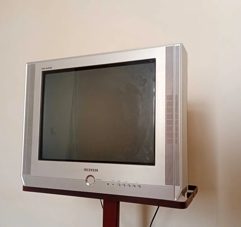 Телевизор Samsung PLANO 21'