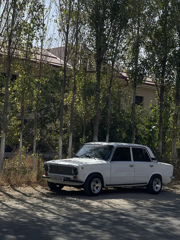 Vaz 21011 yili 1979 mator 1.6priora 3 Vaz 21011 yili 1979 mator 1.6priora 3