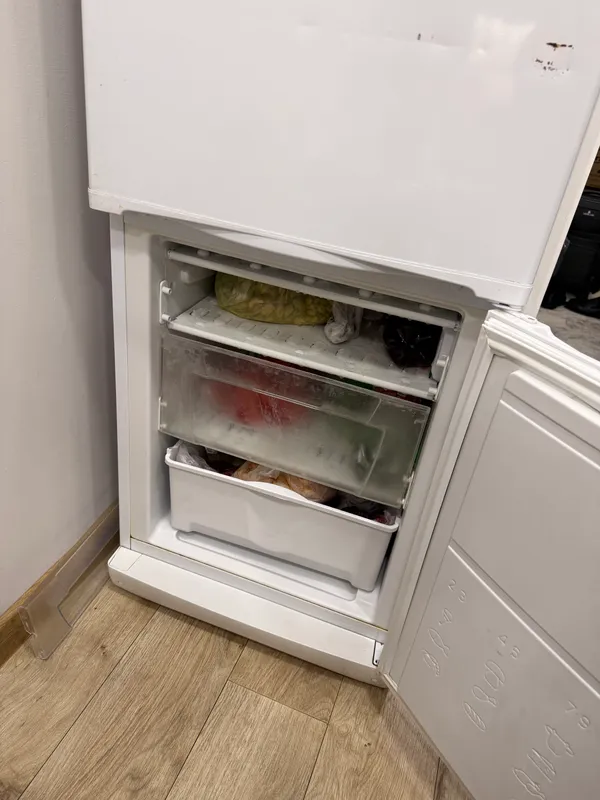 Indesit холодильник 3 Indesit холодильник 3