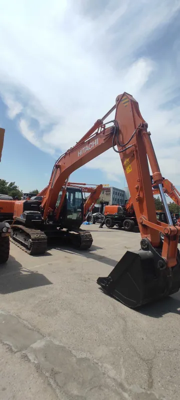 Гусеничный экскаватор Hitachi ZX200-5A — фото 2