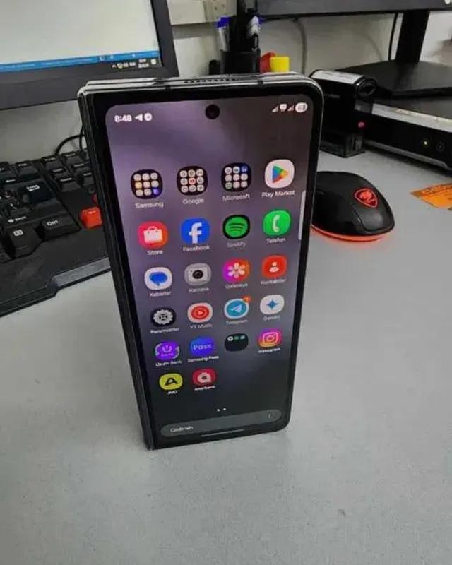 Samsung Galaxy Z Fold 5 с дефектом — фото 1