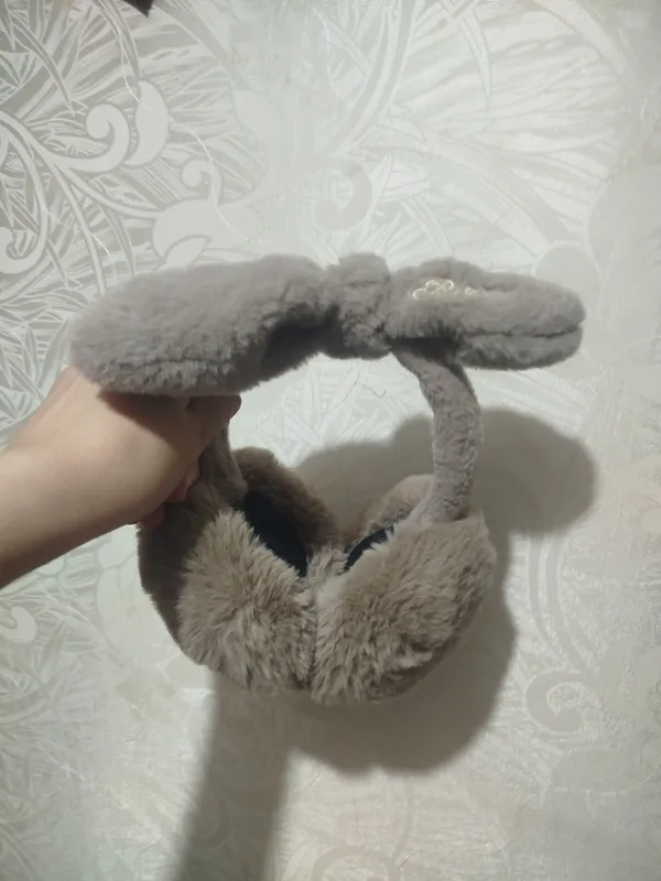 Продаются меховые наушники. Цена от 35 тысяч 1 Продаются меховые наушники. Цена от 35 тысяч 1