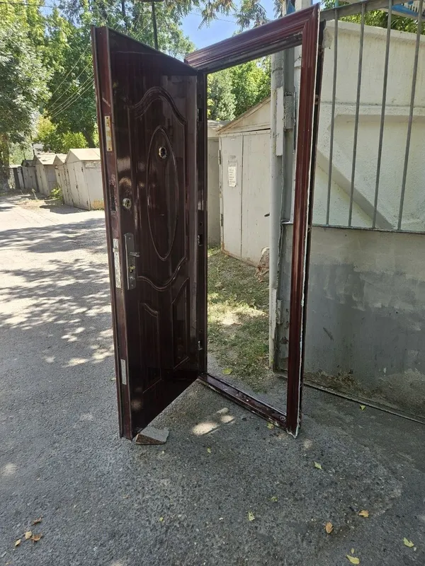 Eshik sotiladi holati yaxshi 2
