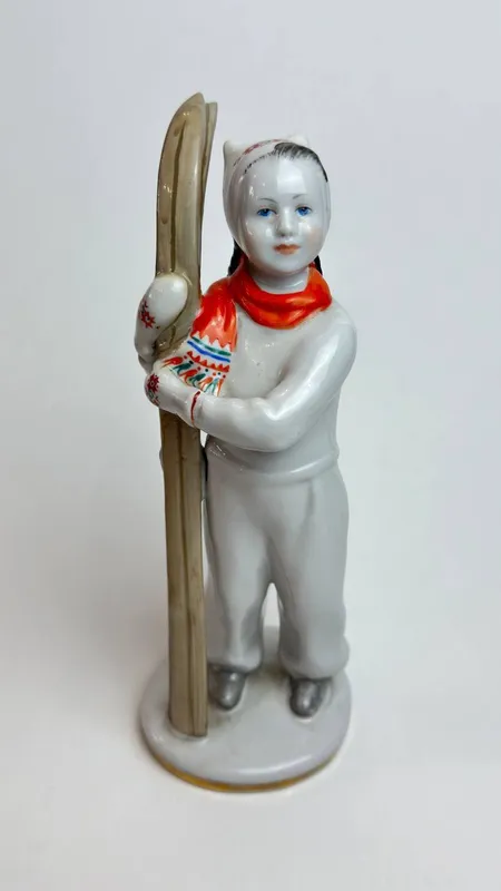 фарфоровая статуэтка Лыжница ЛФЗ СССР антиквариат