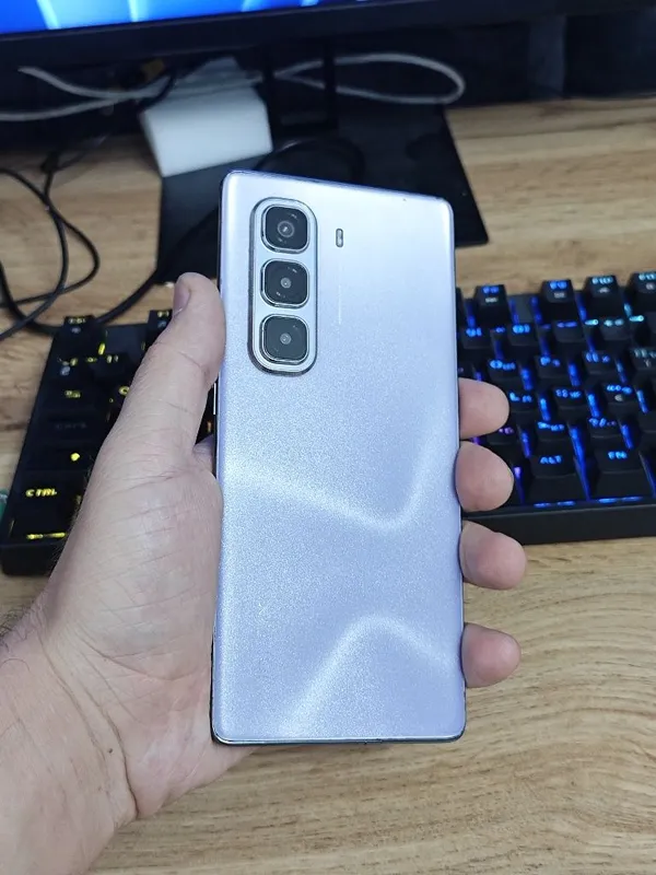 Infinix hot 50 pro plus 256/16 1 Infinix hot 50 pro plus 256/16 1