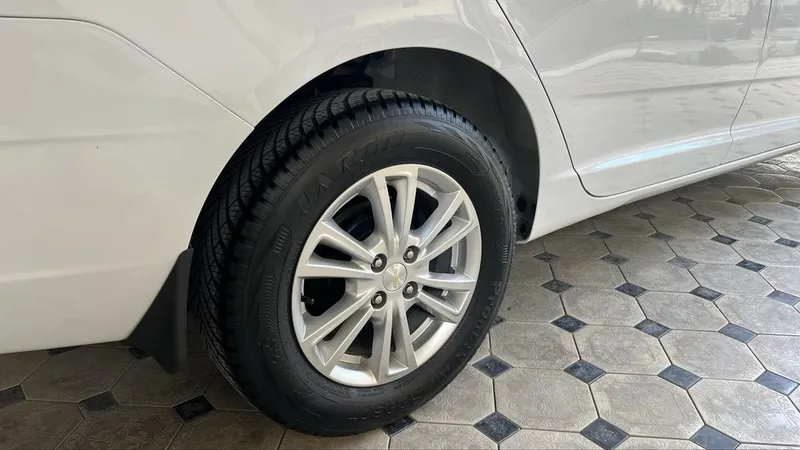 Chevrolet Cobalt 4
