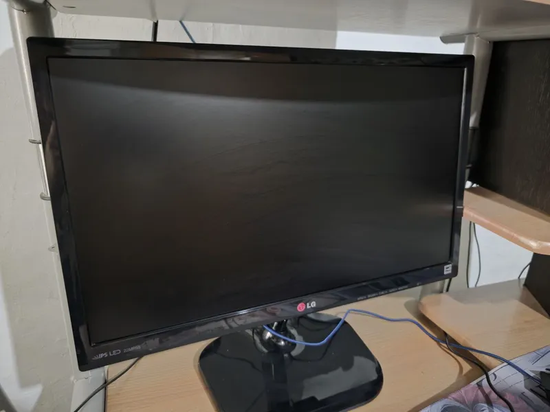 Монитор LG-22MP55 1