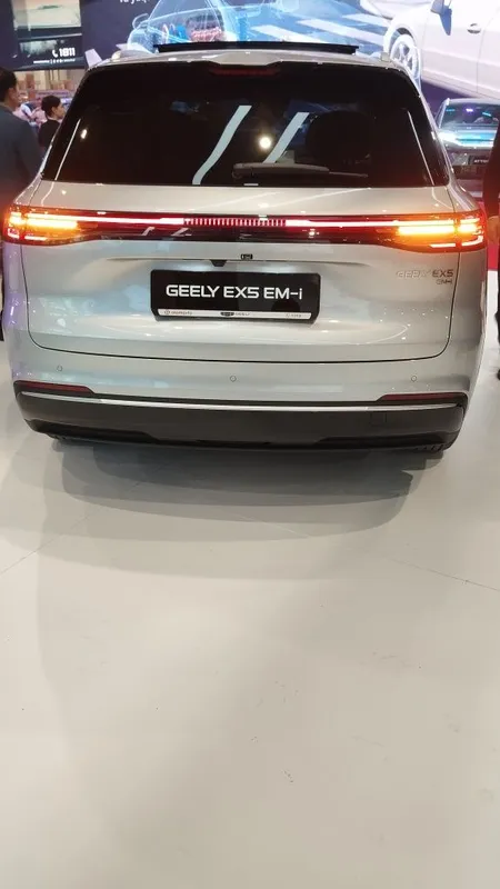Byd Championga konkurent Geely EX5 Hybrid — фото 3