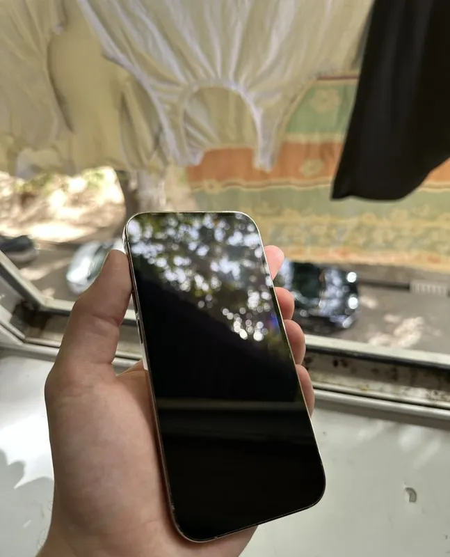 iPhone 14 Pro золотой 5 iPhone 14 Pro золотой 5