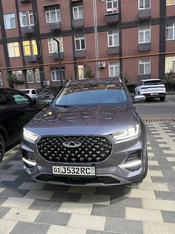Автомобиль внедорожник Черри 5 Автомобиль внедорожник Черри 5
