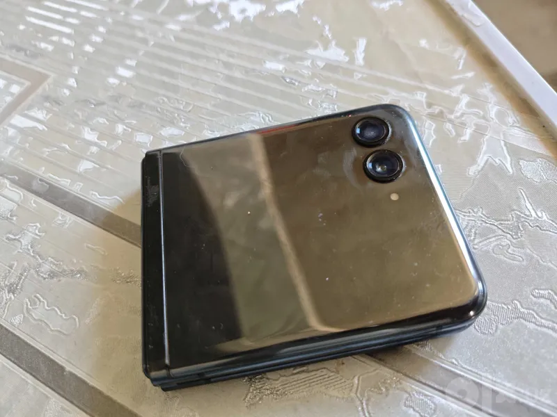 Motorola RAZR 2023 plus 8/256 7
