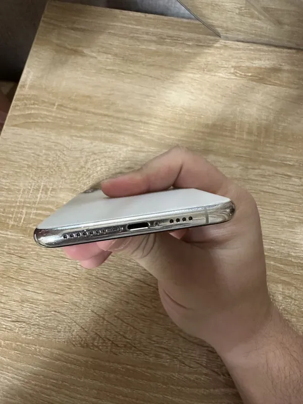 iPhone 11 Pro Max 4