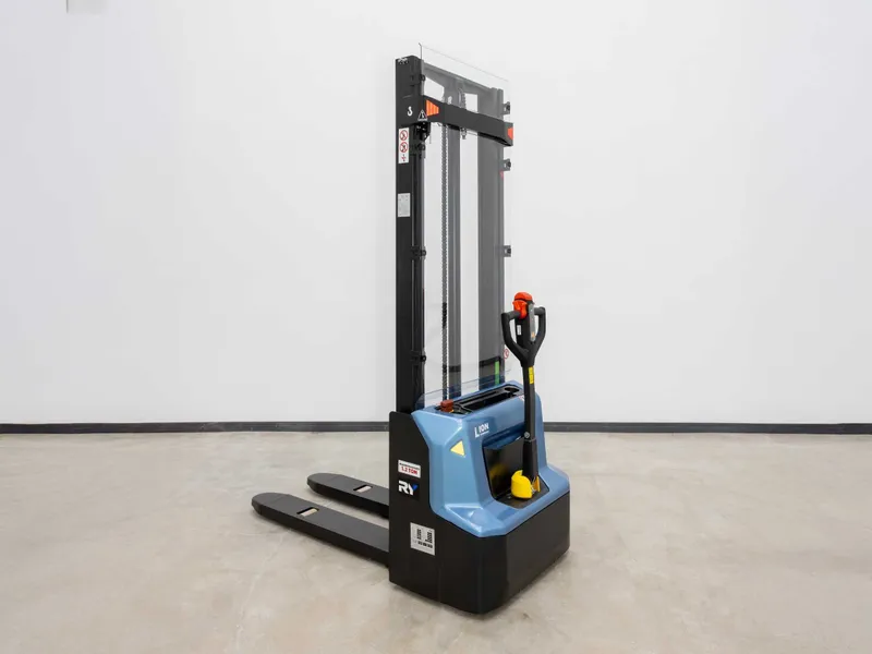 Штабелер электрический Royal Forklift 1 200 кг / штаблер / shtabler — фото 1 Штабелер электрический Royal Forklift 1 200 кг / штаблер / shtabler — фото 1