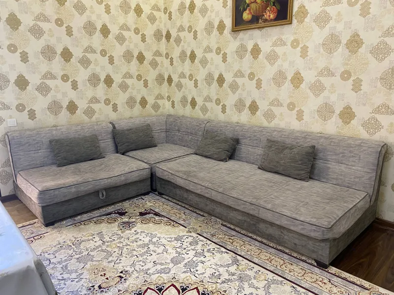 Продается большой угловой б/у диван 4