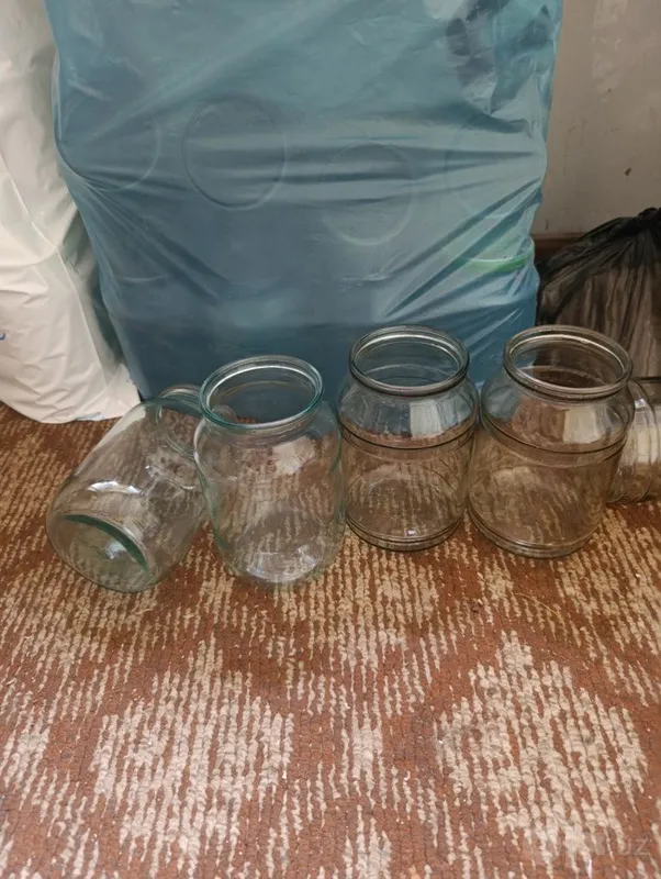 Продам 3-х литровые банки,в отличном состоянии. 2 Продам 3-х литровые банки,в отличном состоянии. 2
