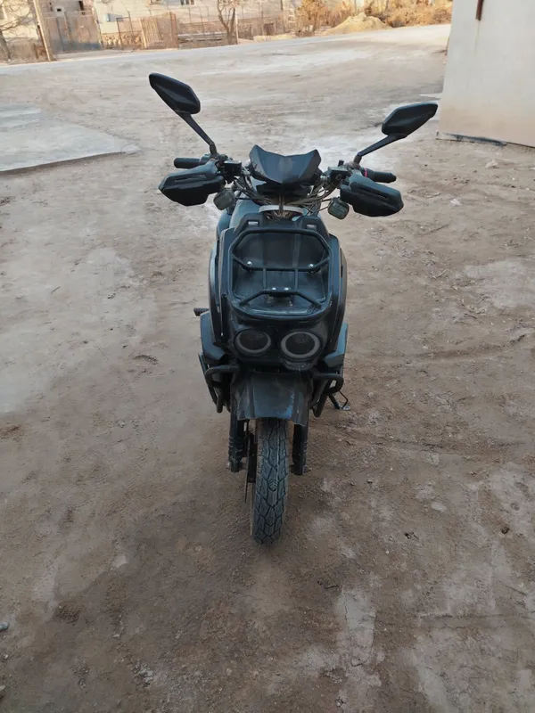 Moto skuter Nukus