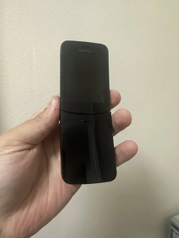 Nokia 8110 4G 2 Nokia 8110 4G 2